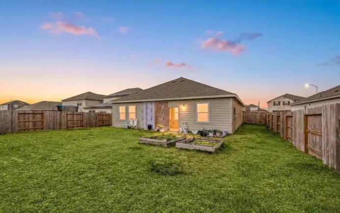 🏡 𝗟𝗶𝗸𝗲-𝗡𝗲𝘄 𝟮𝟬𝟮𝟰 𝗛𝗼𝗺𝗲 𝗶𝗻 𝗦𝘂𝗻𝘁𝗲𝗿𝗿𝗮 | 𝗦𝗽𝗮𝗰𝗶𝗼𝘂𝘀 𝗟𝗼𝘁 + 𝗣𝗿𝗶𝘃𝗮𝘁𝗲 𝗟𝗮𝘆𝗼𝘂𝘁 - Houses in Katy - Image 9 of 10