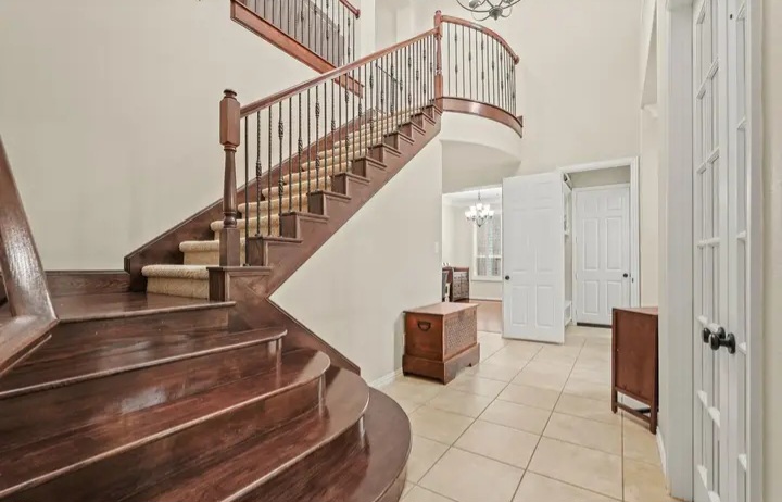 2 story Highland Homes with a generous backyard with a Pool - Houses in Cypress - Image 3 of 8