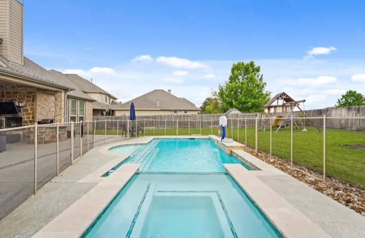 2 story Highland Homes with a generous backyard with a Pool - Houses in Cypress - Image 7 of 8