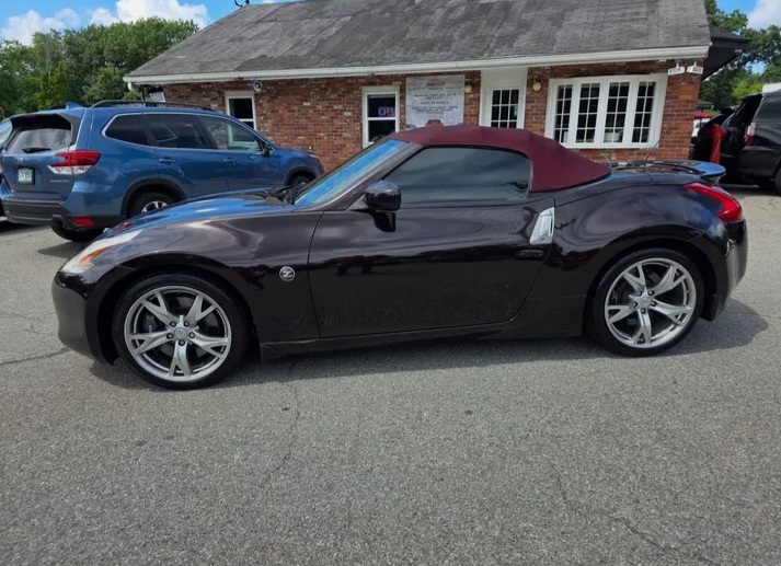 2010 Nissan 370Z Roadster - Cars in Westford - Image 2 of 10