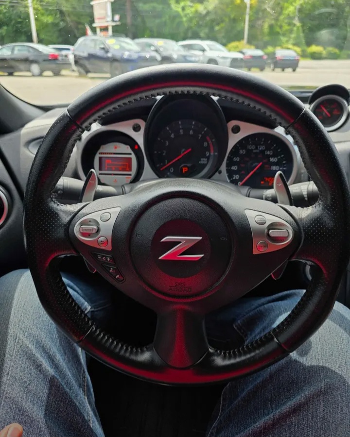 2010 Nissan 370Z Roadster - Cars in Westford - Image 7 of 10