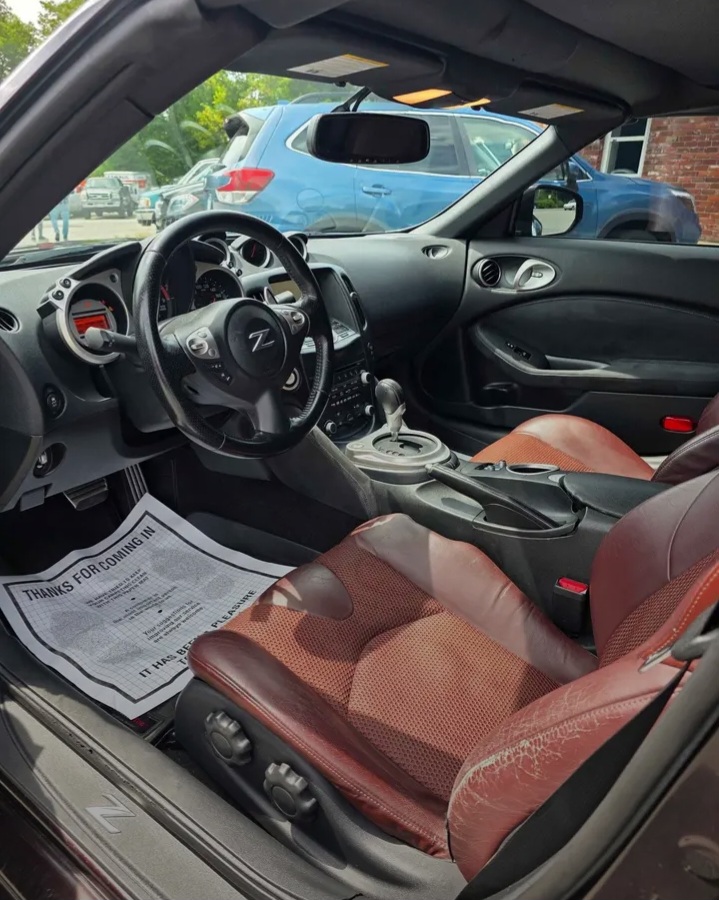 2010 Nissan 370Z Roadster - Cars in Westford - Image 9 of 10