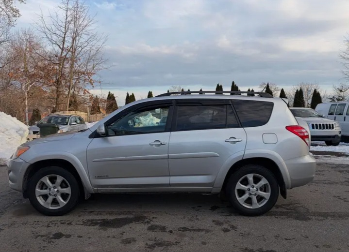 2010 Toyota RAV4 4WD Limited V6 in Derry — Cars