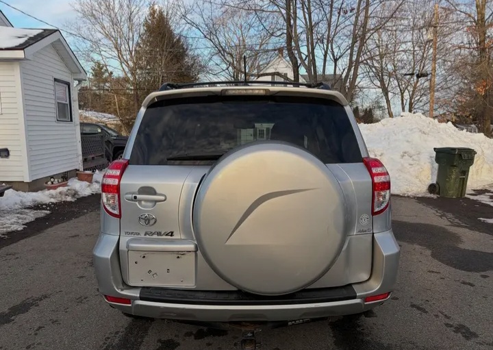2010 Toyota RAV4 4WD Limited V6 - Cars in Derry - Image 3 of 8