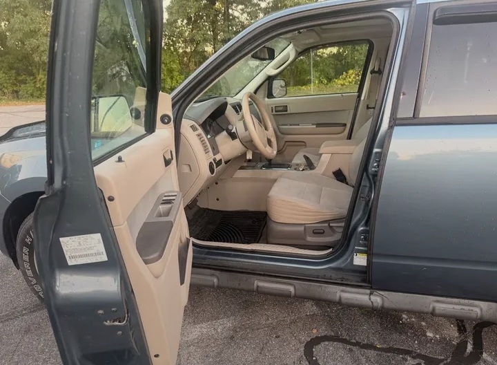 🚙 2011 FORD ESCAPE XLT – AUTOMATIC in Lowell,MA - Cars in Lowell - Image 8 of 10
