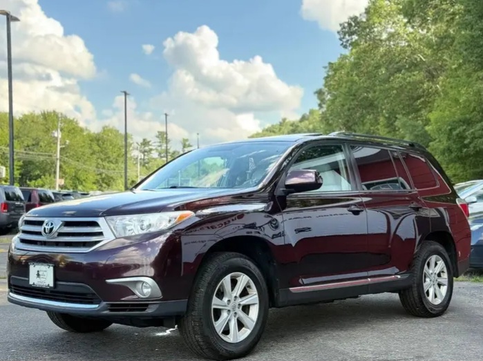 2013 Toyota Highlander SE Sport Utility 4D For sale in Stoughton, MA in Stoughton — Cars
