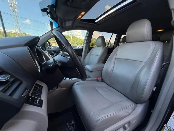 2013 Toyota Highlander SE Sport Utility 4D For sale in Stoughton, MA - Cars in Stoughton - Bild 4 of 6