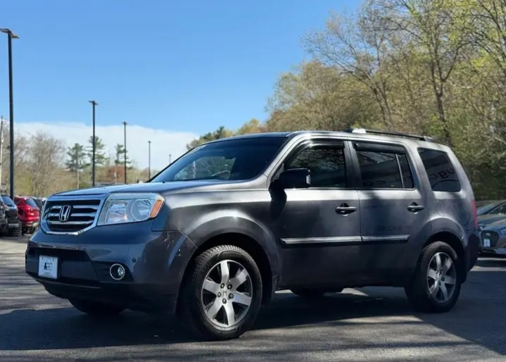 2014 Honda Pilot Touring Sport Utility 4D - Cars in Stoughton - Image 3 of 8