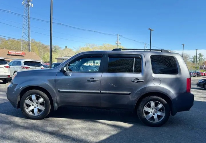 2014 Honda Pilot Touring Sport Utility 4D - Cars in Stoughton - Image 5 of 8