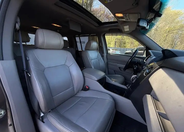 2014 Honda Pilot Touring Sport Utility 4D - Cars in Stoughton - Image 7 of 8