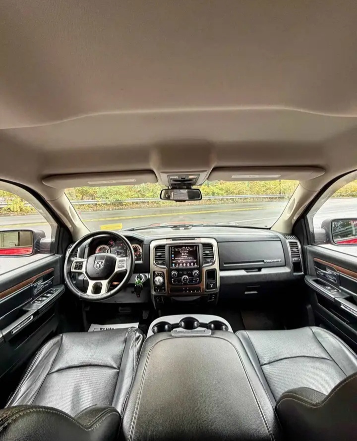 2014 RAM 1500 LARAMIE - LUXURY TRUCK AT AN UNBEATABLE PRICE! - Cars in Nashua - Image 7 of 10
