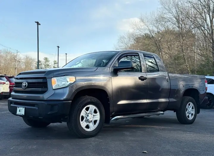 2014 Toyota Tundra Double Cab SR Pickup 4D - Cars in Stoughton - Imagen 3 of 9
