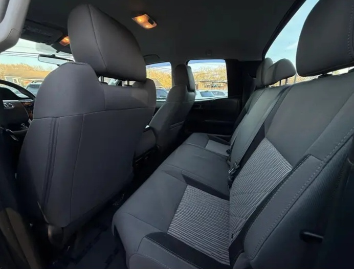 2014 Toyota Tundra Double Cab SR Pickup 4D - Cars in Stoughton - Imagen 7 of 9