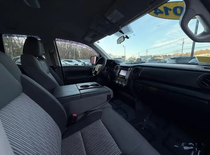 2014 Toyota Tundra Double Cab SR Pickup 4D - Cars in Stoughton - Imagen 8 of 9
