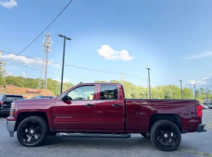 2015 Chevrolet Silverado 1500 Double Cab LT Pickup 4D 6 1/2 ft - Cars in Stoughton - Image 4 of 9