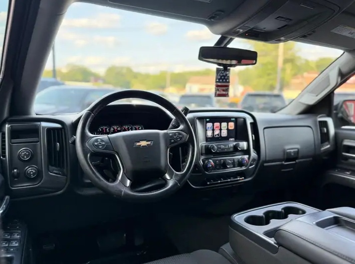 2015 Chevrolet Silverado 1500 Double Cab LT Pickup 4D 6 1/2 ft - Cars in Stoughton - Image 5 of 9