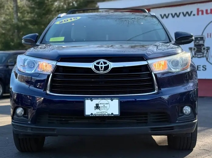 2015 Toyota Highlander XLE Sport Utility 4 - Cars in Stoughton - Image 2 of 10