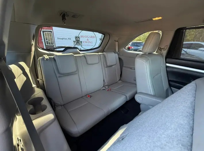 2015 Toyota Highlander XLE Sport Utility 4 - Cars in Stoughton - Image 8 of 10