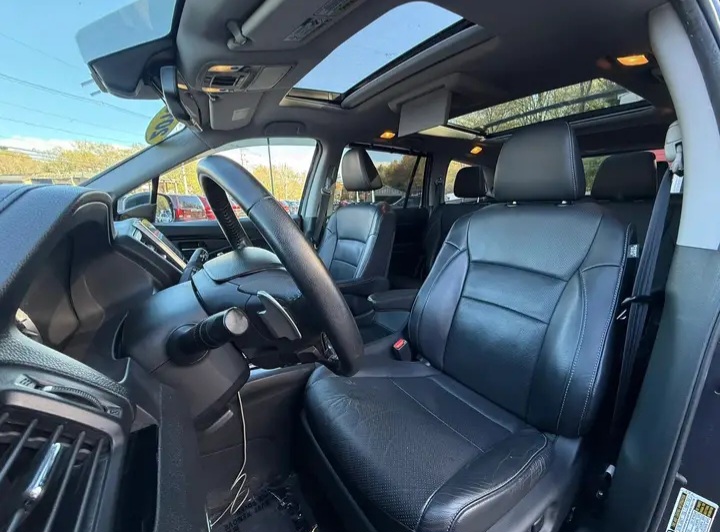 2016 Honda Pilot Elite Sport Utility 4D - Cars in Stoughton - Image 6 of 8