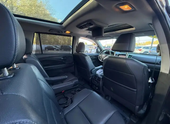 2016 Honda Pilot Elite Sport Utility 4D - Cars in Stoughton - Image 7 of 8