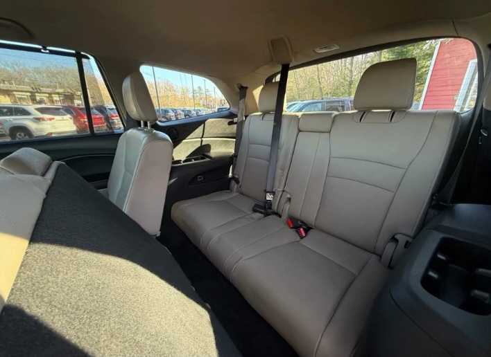 2016 Honda Pilot EX-L Sport Utility 4D - Cars in Stoughton - Image 4 of 9