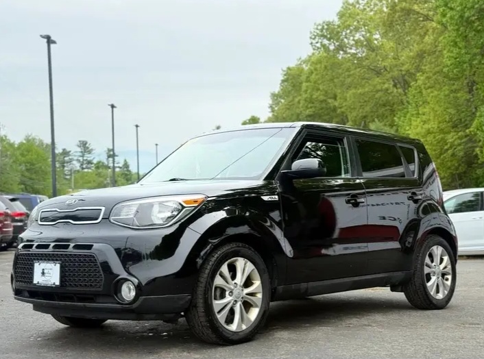 2016 **Kia Soul + Wagon 4D** - Cars in Stoughton - Image 1 of 7