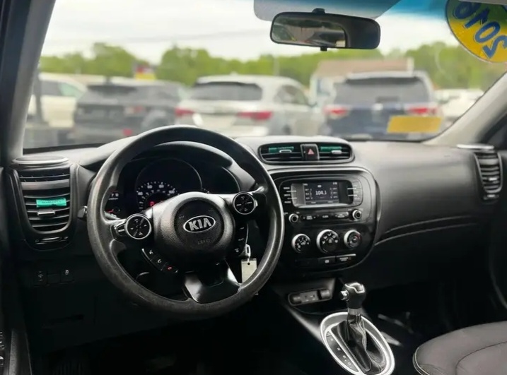 2016 **Kia Soul + Wagon 4D** - Cars in Stoughton - Image 5 of 7