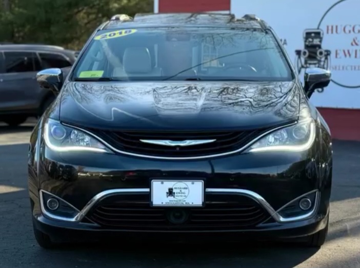 2018 Chrysler Pacifica Hybrid Limited Minivan 4D - Cars in Stoughton - Image 1 of 8