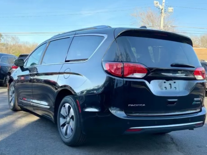 2018 Chrysler Pacifica Hybrid Limited Minivan 4D - Cars in Stoughton - Image 3 of 8