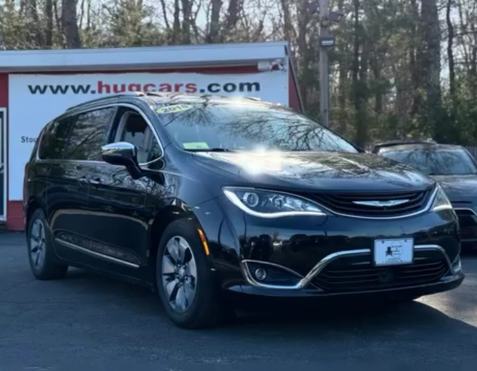 2018 Chrysler Pacifica Hybrid Limited Minivan 4D - Cars in Stoughton - Image 6 of 8