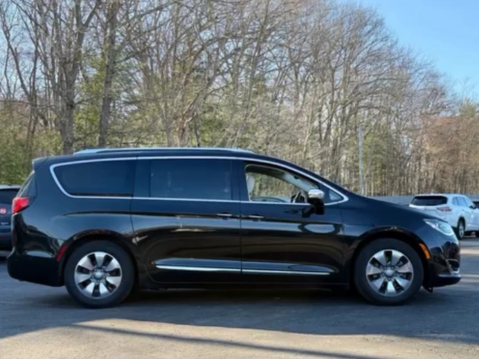2018 Chrysler Pacifica Hybrid Limited Minivan 4D - Cars in Stoughton - Image 7 of 8