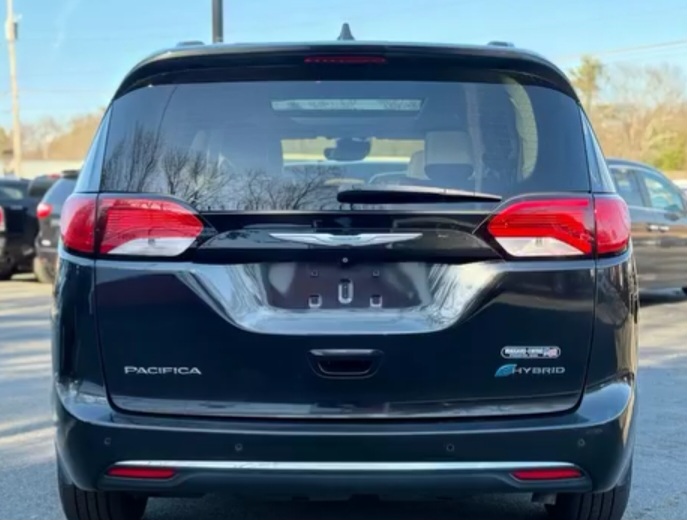 2018 Chrysler Pacifica Hybrid Limited Minivan 4D - Cars in Stoughton - Image 8 of 8