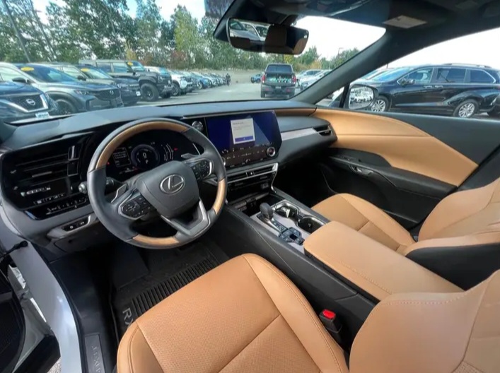 🔥 2024 LEXUS RX 350h AWD — LOW MILES! 🔥 - Cars in Norwood - Image 5 of 8