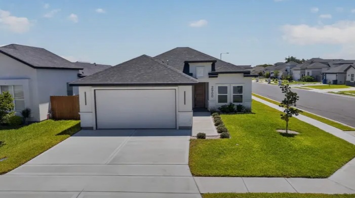 4B 2.5B House for sale in McAllen, TX - Houses in McAllen - Image 1 of 10