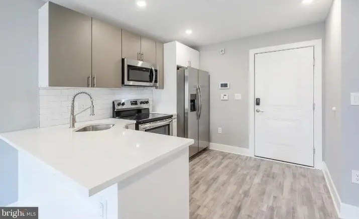 Apartment for sale at **2500 North Mascher Street – Unit 6**