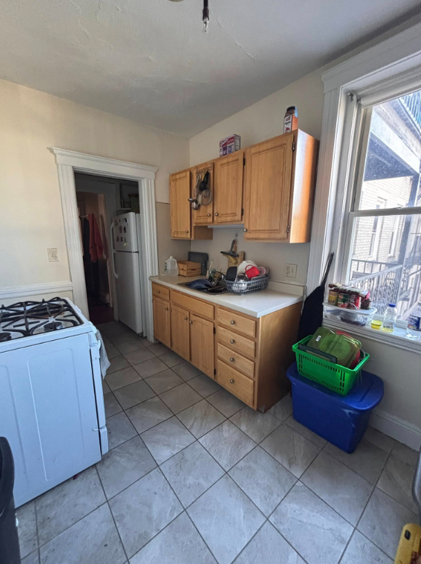 SHARED ROOM SPOT AVAILABLE IN A MIXED GENDER APARTMENT
