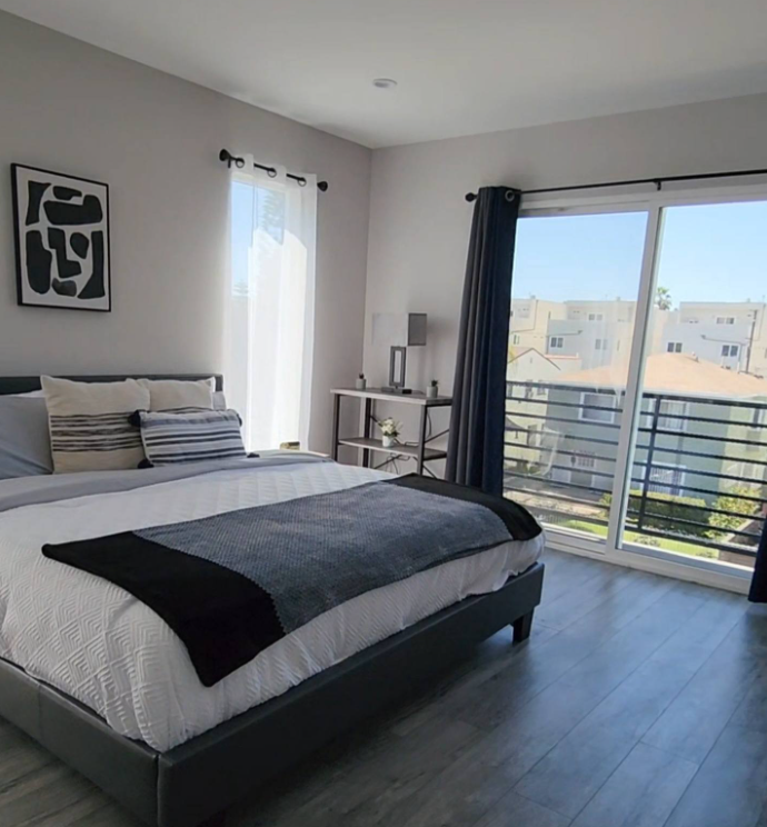 Townhome of 3 bedrooms, 3.5 baths, all appliances included, garaje for LEASE