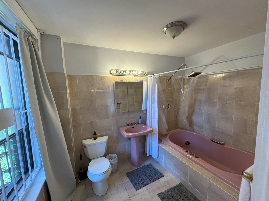 Large Luxurious and sunny APARTMENT FOR RENT BY OWNER