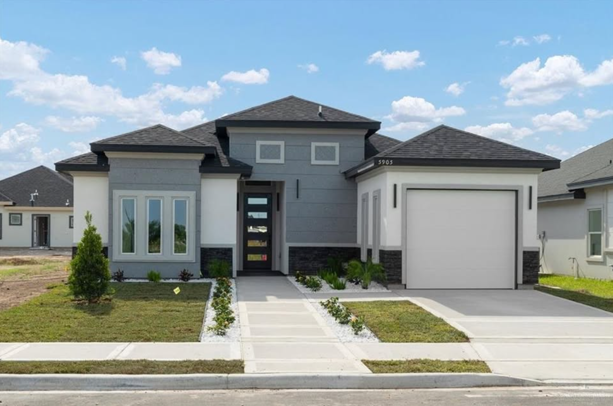 🏡 Modern Farmhouse Living in Edinburg