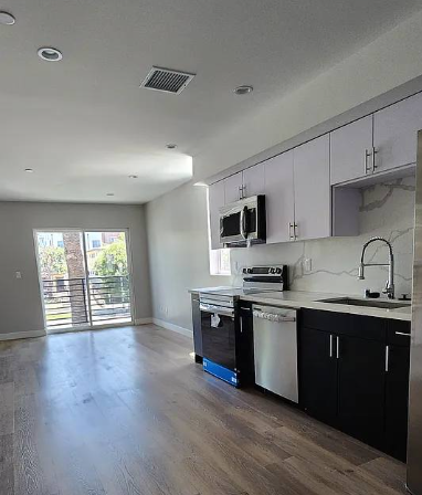 Room with private bathroom for rent in Los Angeles