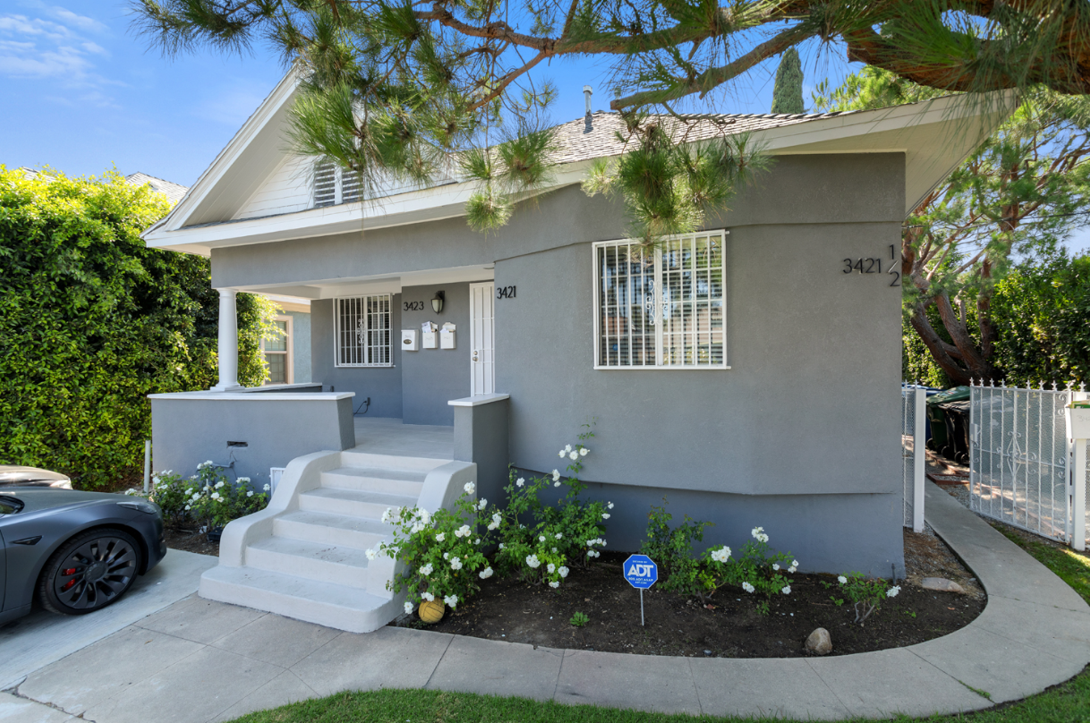 Fully Renovated 2 Bedroom 1 Bathroom Apartment