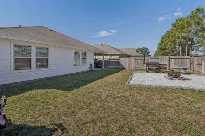 Beautiful move-in ready home in Porter’s Mill in New Caney