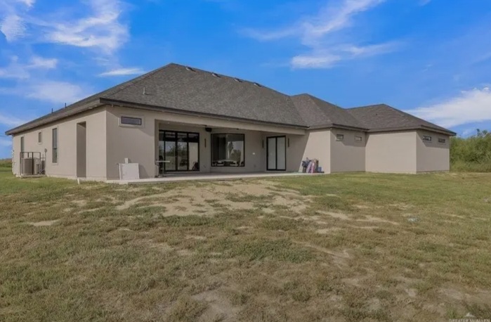 🏡 Luxury Modern Estate on 1 Acre in Edinburg