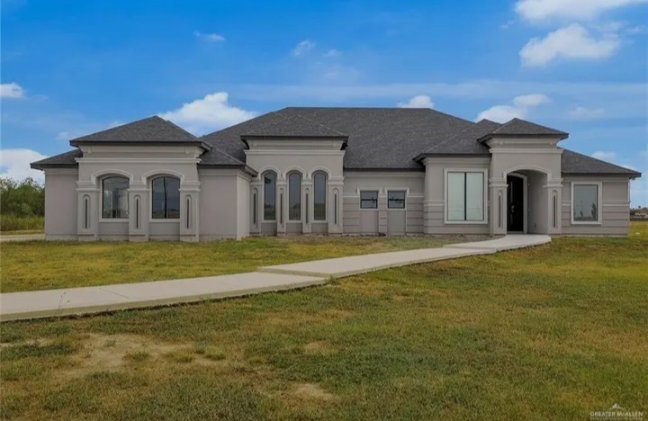 🏡 Luxury Modern Estate on 1 Acre in Edinburg