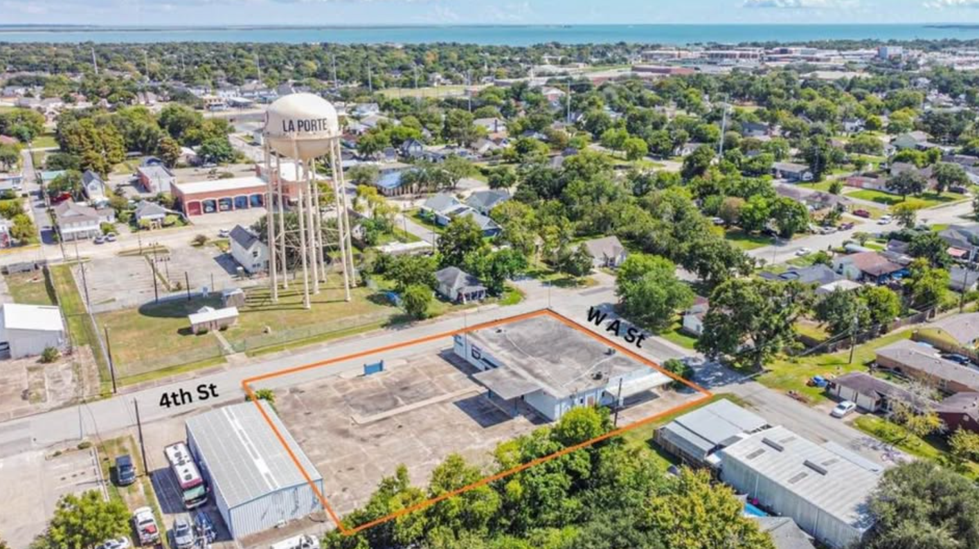 Well located commercial property in the heart of La Porte