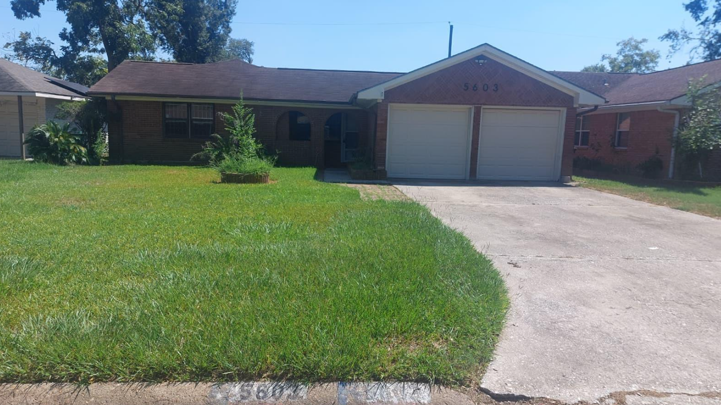 Great BRRRR or rental located in 77092