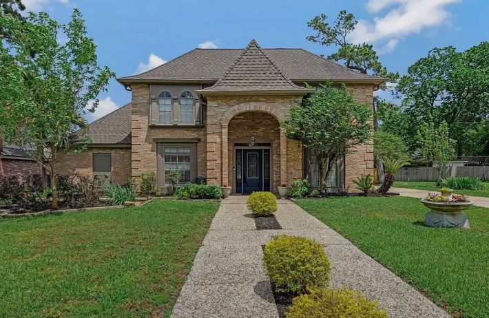 💫 A beautifully updated home with elegant details for sale in houston - Houses in Houston - Image 1 of 5