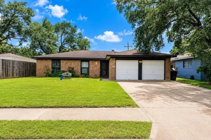 A House for sale in Houston, TX