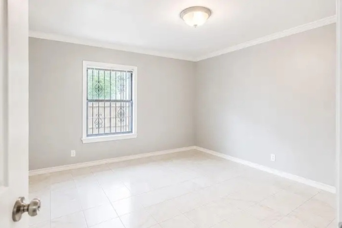 A House for sale in Houston, TX - Houses in Houston - Image 7 of 9