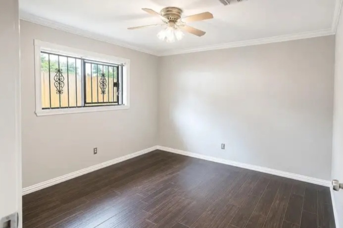 A House for sale in Houston, TX - Houses in Houston - Image 8 of 9